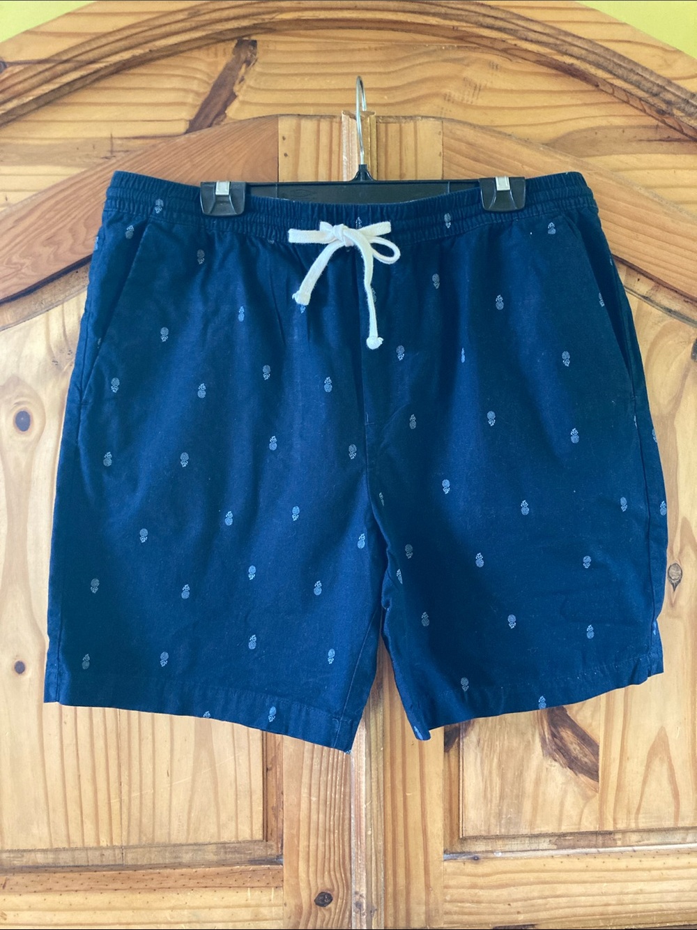 Men Banana Republic blue pineapple elastic waist chino shorts size XL
